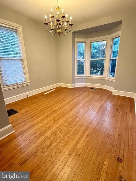 Building Photo - 136 Maple Terrace