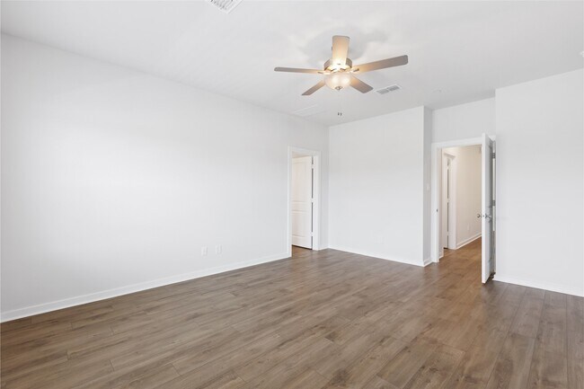 Building Photo - 3039 Dovedale St