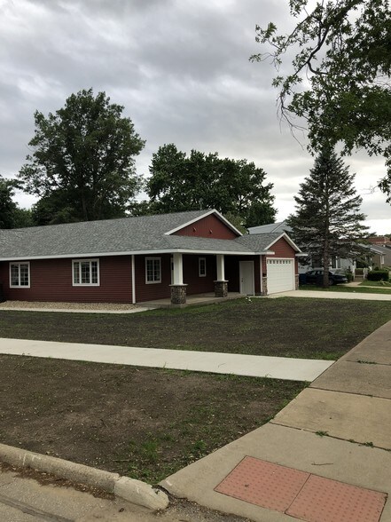 Primary Photo - 1104 W 10th St