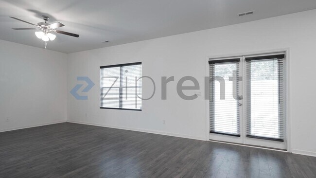 Building Photo - Unit