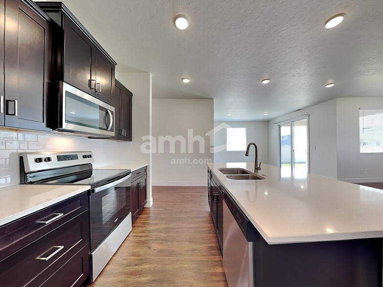 Building Photo - 5045 W White Ash Ct
