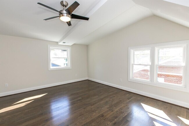 Building Photo - 564 Claymont Dr