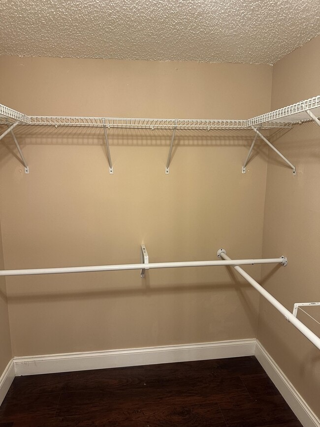 Building Photo - 5961 N Falls Cir Dr