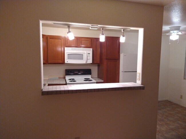 Building Photo - 2333 E Glenn St