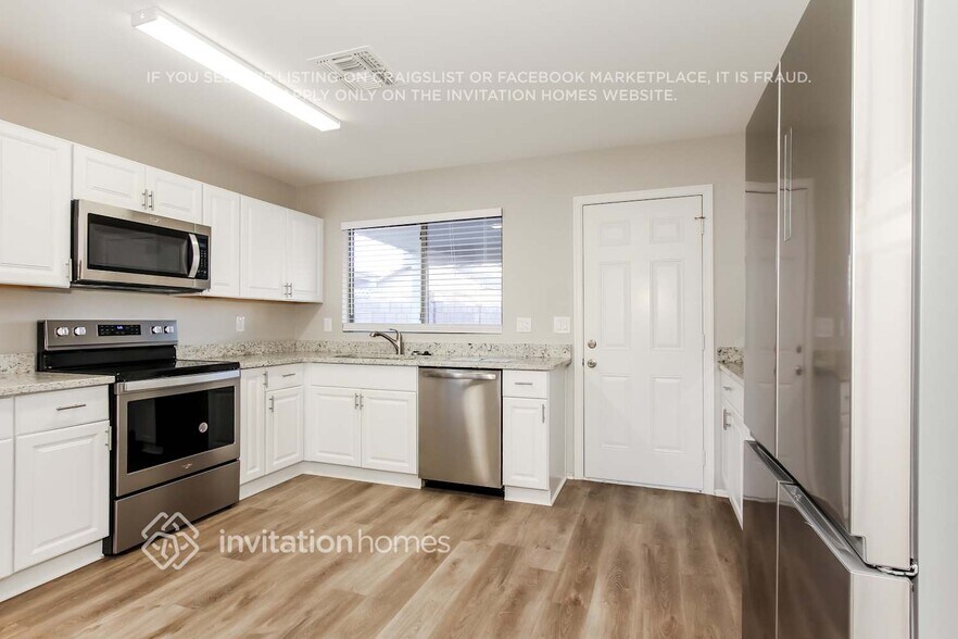 Building Photo - 8304 W Baxter Dr