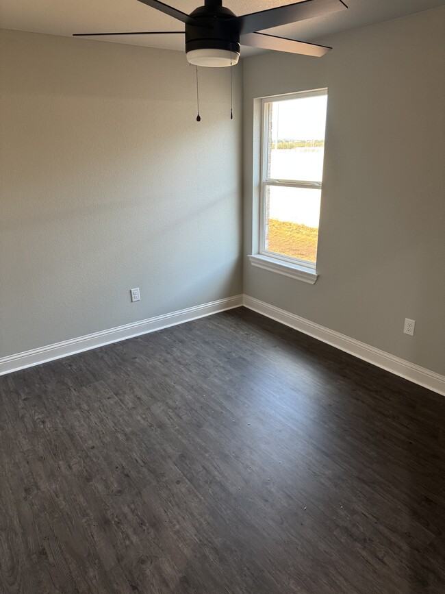 Building Photo - 337 Woodstock Ln