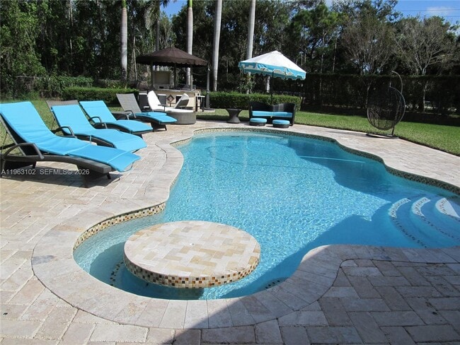 Building Photo - 2750 Jockey Cir