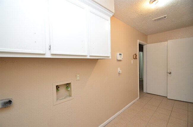 Building Photo - 439 Breeze Park Dr
