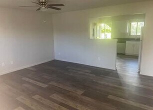 Building Photo - Updated 2 Bedroom Apartment - Utilities In...