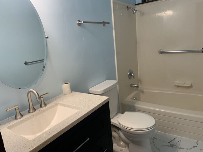 Building Photo - Darling 2-bedroom cabin in the woods!