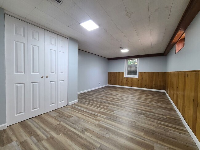 Building Photo - Spacious 4-Bed, 2-Bath Updated Home in Ben...