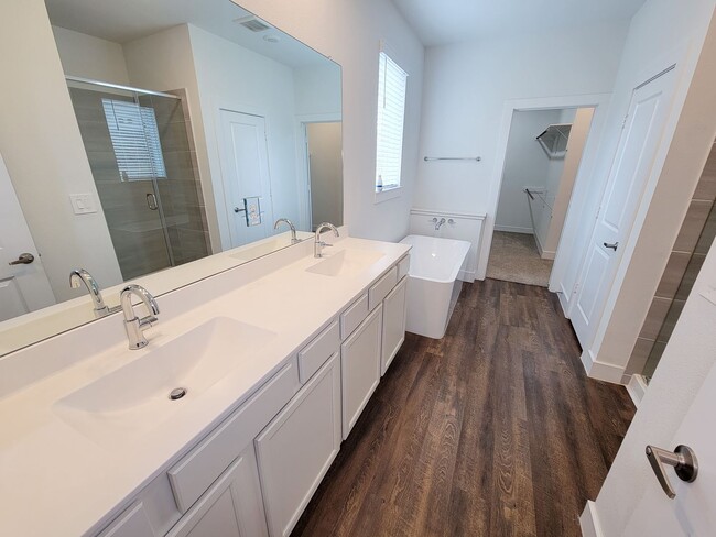 Building Photo - Very functional floor plan, has game room/home office, covered back patio on a big lot. Primary o...