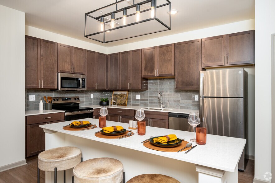 2BR, 2BA - 1,243SF - Kitchen - Arlington Farms