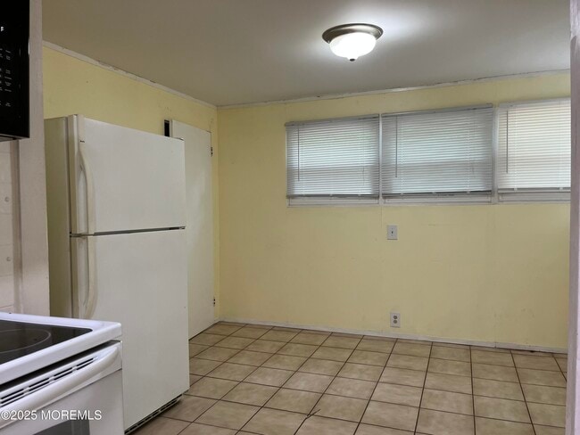 Building Photo - 551 Capstan Ave