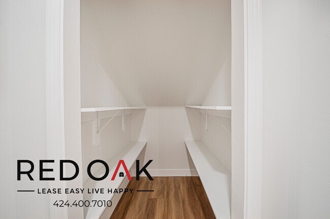 Building Photo - 1611 Oak St