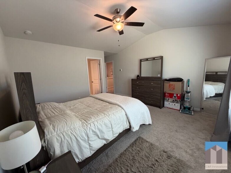 Building Photo - 7565 Knoll Hollow Rd