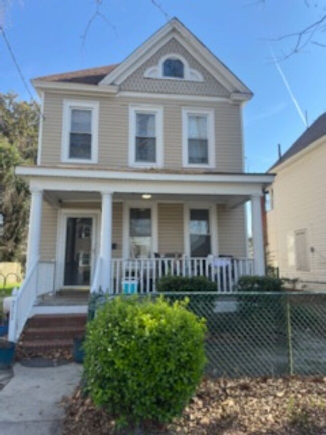 Primary Photo - Beautiful House for Rent with Large Yard!