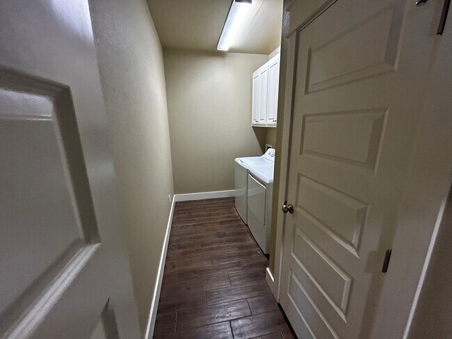 Building Photo - Beautiful three bedroom three-bathroom Napa home