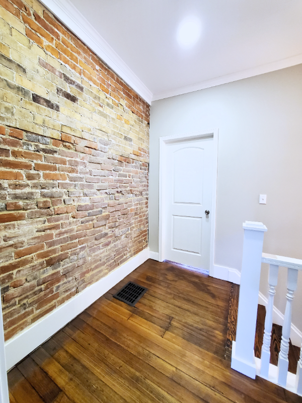 Building Photo - 991 Parsons Ave