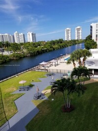 Building Photo - 3401 N Country Club Dr