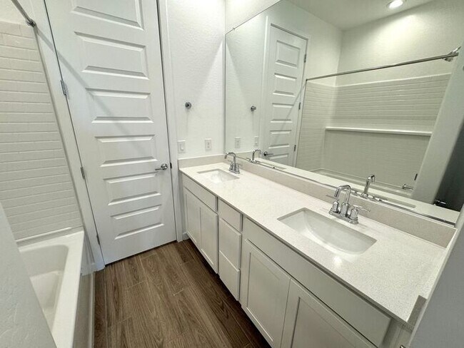 Building Photo - MOVE IN SPECILAS!! New 5-Bedroom Home in Phoenix with Upgrades & Resort-Style Amenities