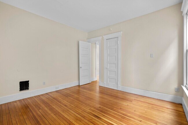 Building Photo - 167 Norton St