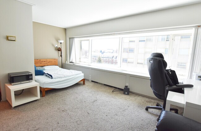 Building Photo - 555 E William St