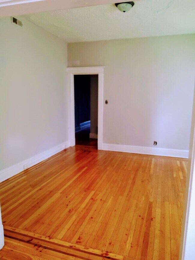 Building Photo - 2111 Park Ave