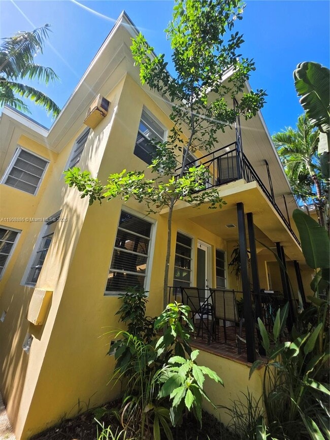 Building Photo - 8024 Harding Ave