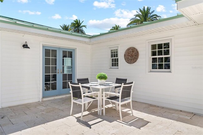 Building Photo - 759 Lantana Ave