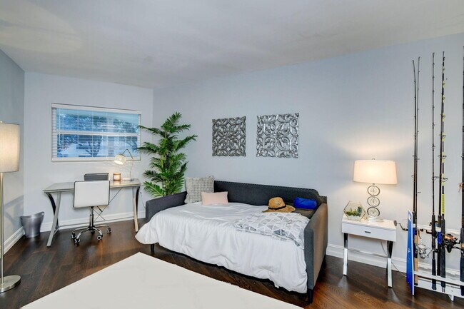 Building Photo - 68 Yacht Club Dr