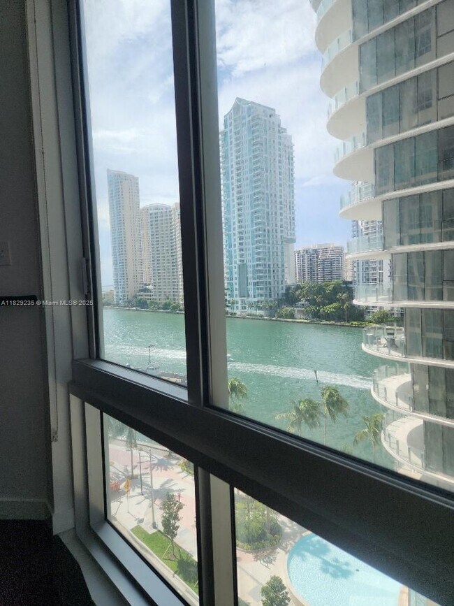 Building Photo - 300 S Biscayne Blvd