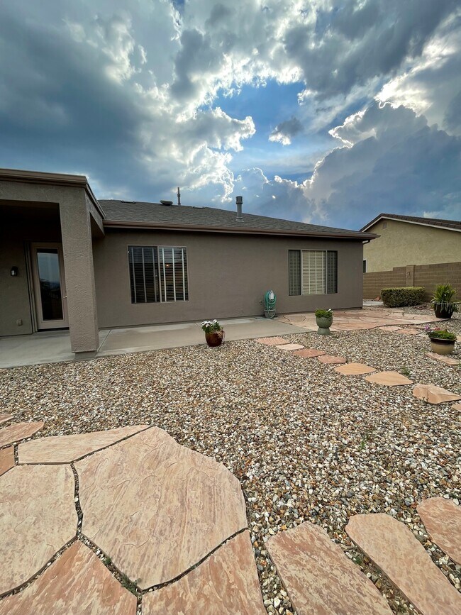 Building Photo - 5649 N Bentley Ct