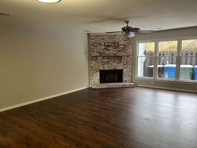 Building Photo - Charming 3 bedroom 2 bath townhome with lots of light and open downstairs. Galley kitchen, lots o...