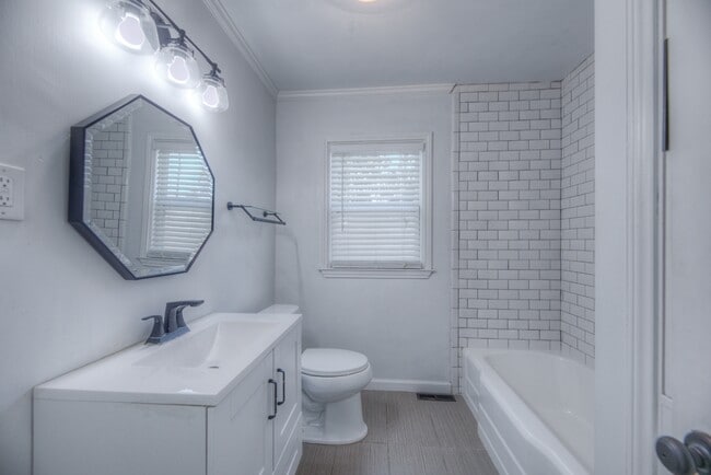 Building Photo - 1223 E 31st St