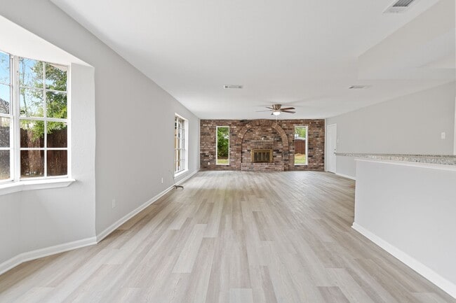 Building Photo - 125 Bastrop St