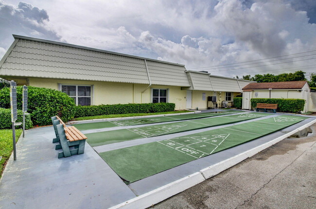 Building Photo - 2840 SW 13th St