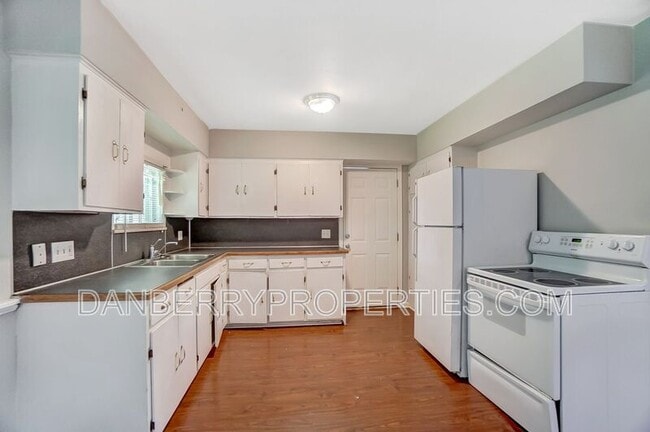 Building Photo - 1115 Secor Rd