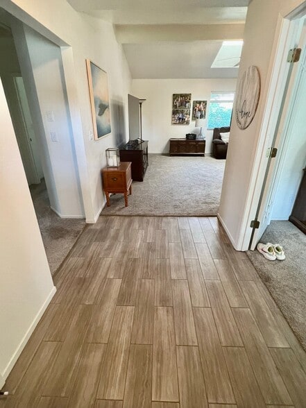 Building Photo - 773 Skylark Dr