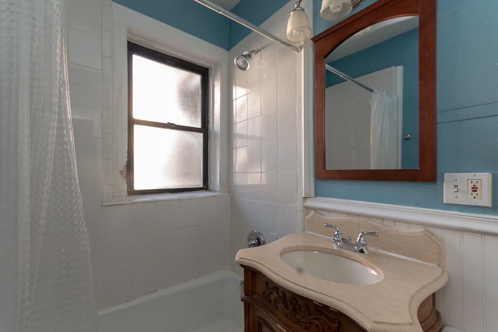 Building Photo - 728 W Addison St