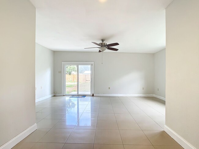 Building Photo - Beautifully remodeled, 1,332-square foot 3 bedroom/ 2½ bath/ home