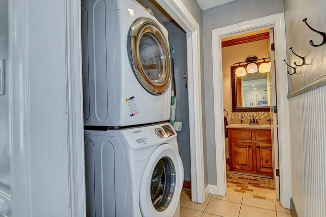 Building Photo - Spacious Ranch in Hickory