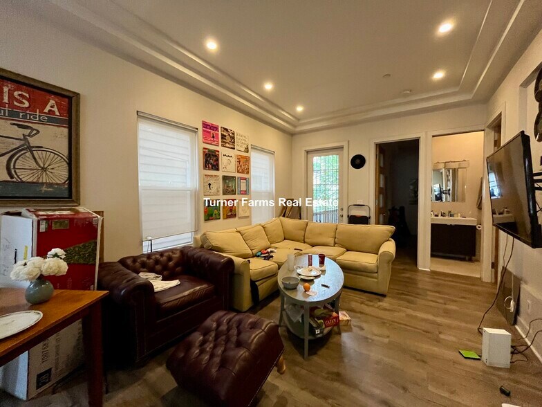 Building Photo - 24 Washburn St