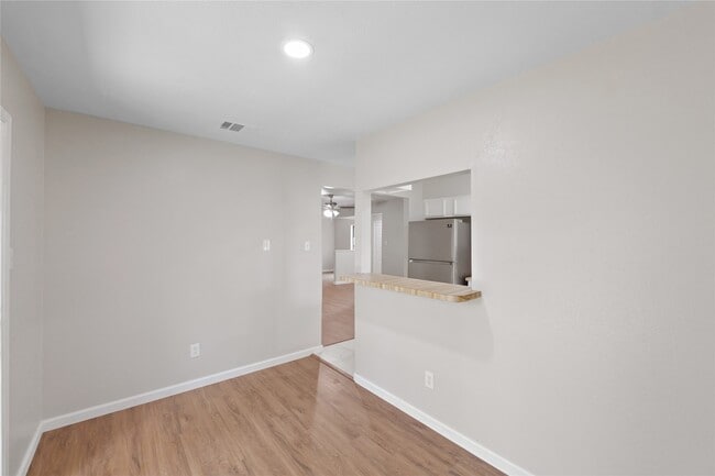 Building Photo - 7111 Pinehook Ln