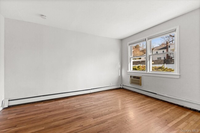 Building Photo - 45 Pamela Ln