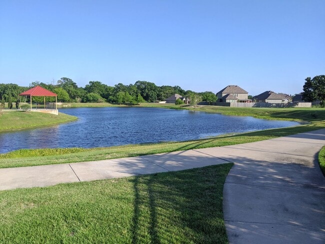 Building Photo - Available August 2026! Beautiful Home in Bryan!