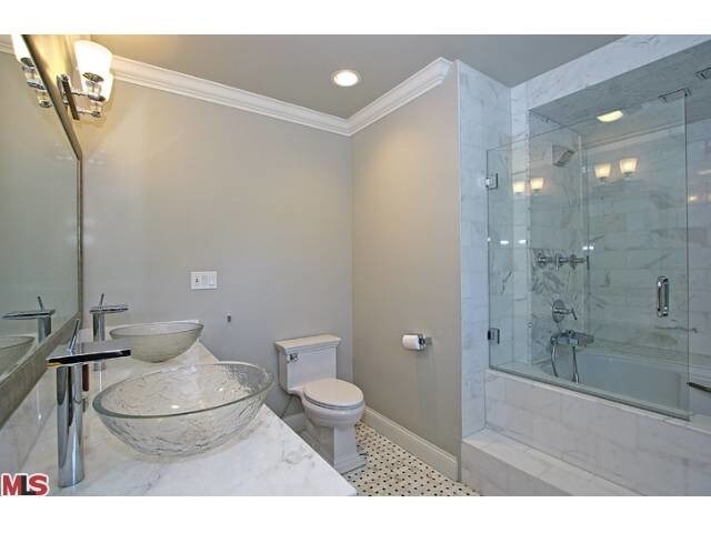 Building Photo - 2001 Coldwater Canyon Dr