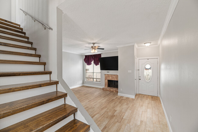 Building Photo - 7145 Fair Oaks Ave