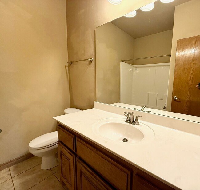 Building Photo - 4 Bed Close to OU