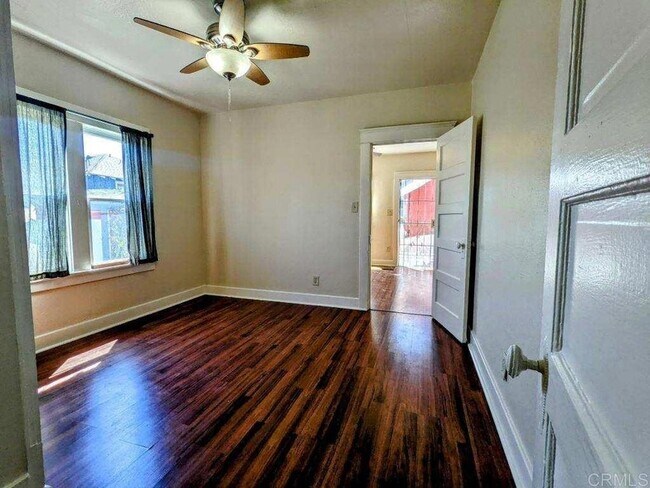 Building Photo - 517 24th St